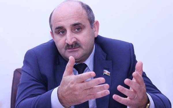 Daha bir deputatın borc  qalmaqalı